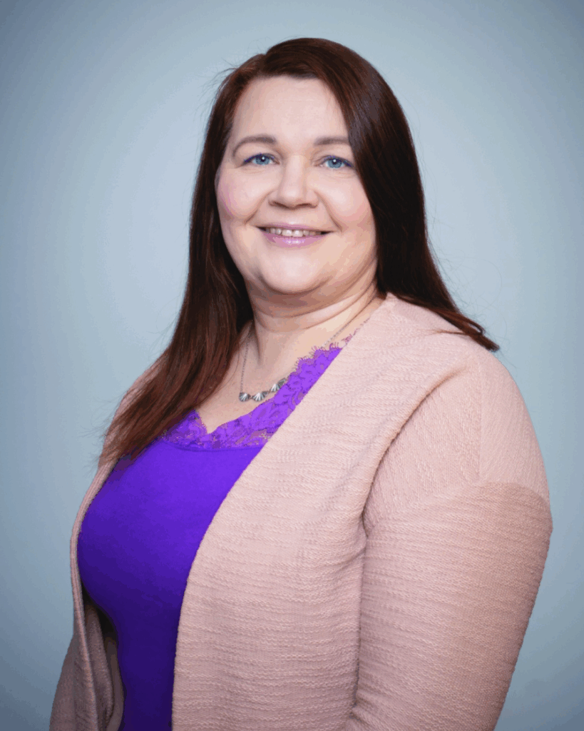 Anniina Savolainen, Bisnestakomon valmennettava