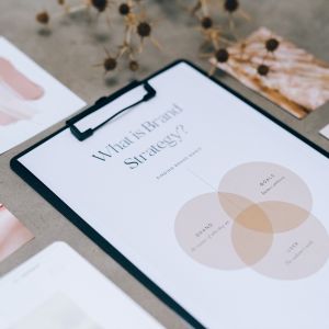 brändistrategia bisnestakomo